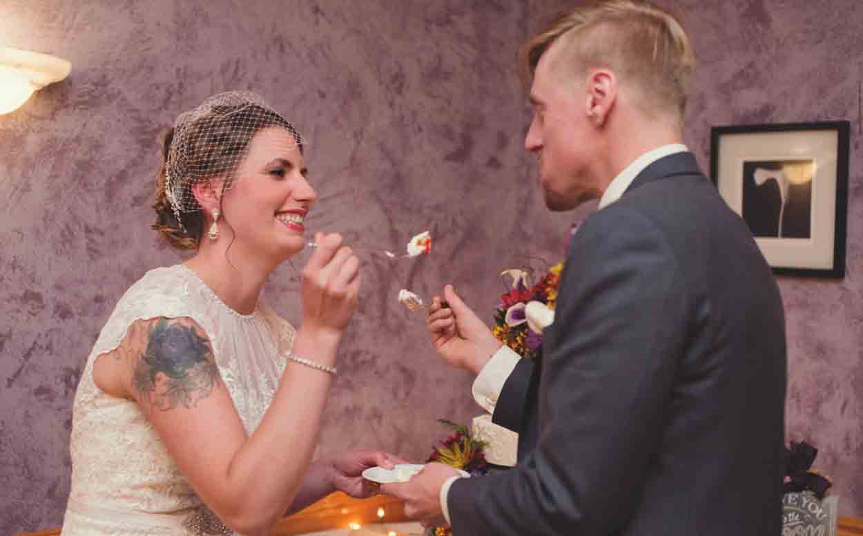 couple enjoying cake